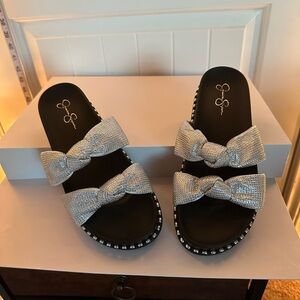 Never Worn Women’s 8.5 Jessica Simpson Silver Bow Slide Sandals